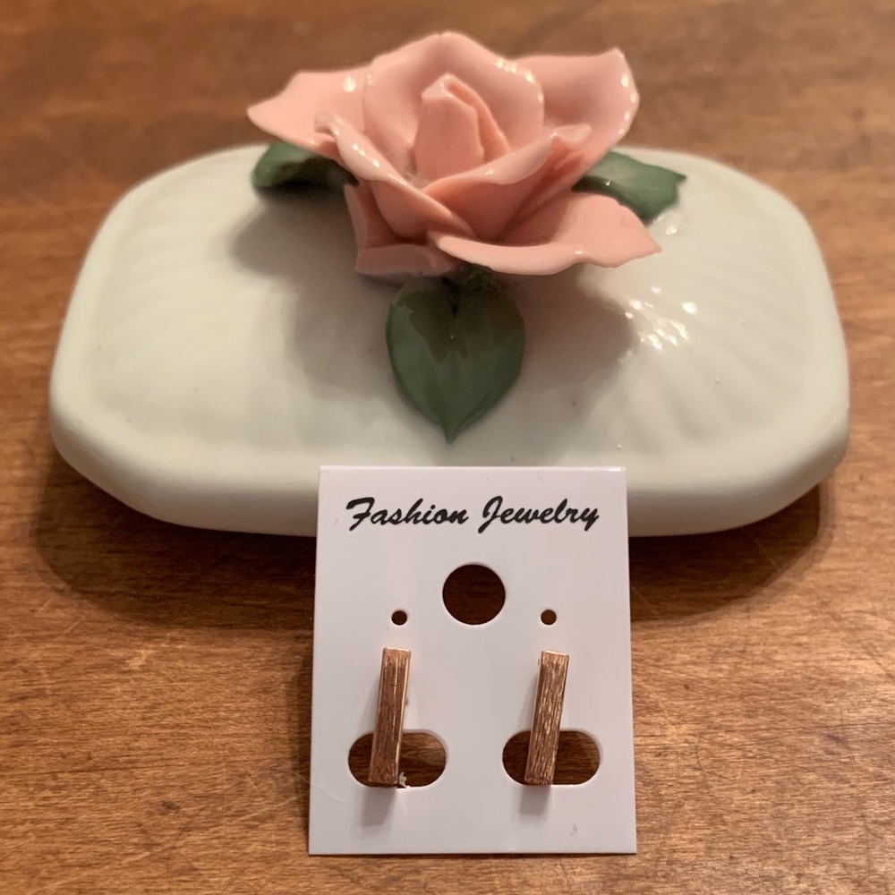 Fashion Earrings - Rose Gold Bar (Short)
